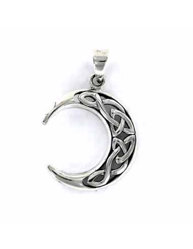 Colgante de luna en plata oxidada con runas celtas, una joya simbólica y especial para San Valentín.
