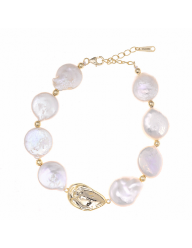 Pulsera de plata chapada en oro con perlas, un diseño delicado con acabado premium.
